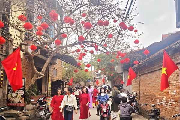 Tổ quốc quanh ta